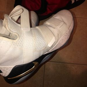 Nike Lebron James Soldier XI White Gold Size 15